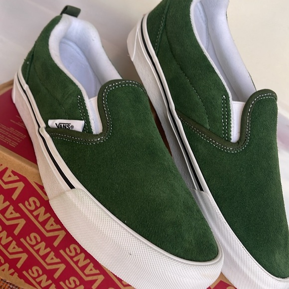 Vans WMNS Knu Slip
Green/True White
VN0009QDBGN
Sneakers - Picture 7 of 16